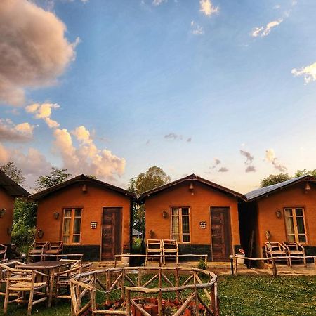Monkey Mud House And Camps, Bir Hostel Exterior photo