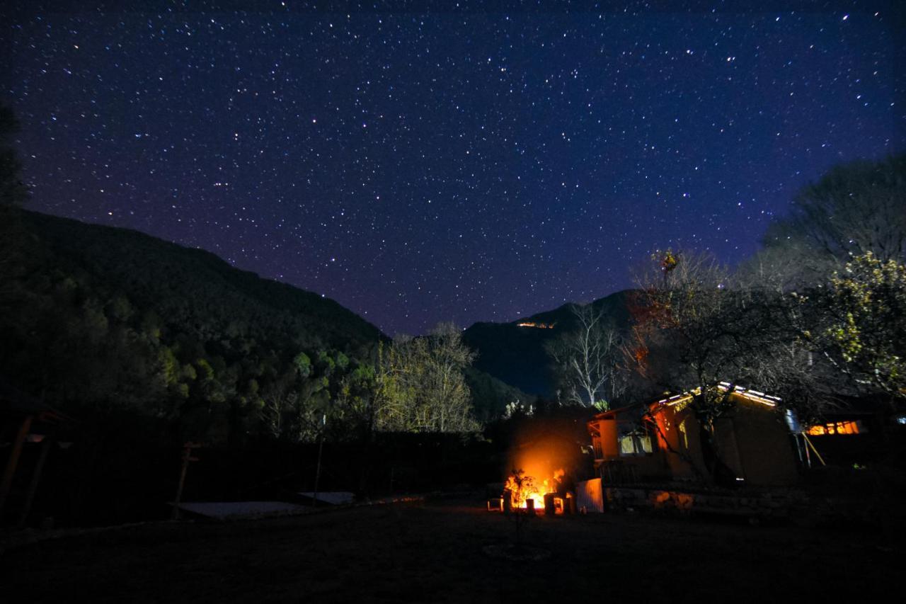 Monkey Mud House And Camps, Bir Hostel Exterior photo